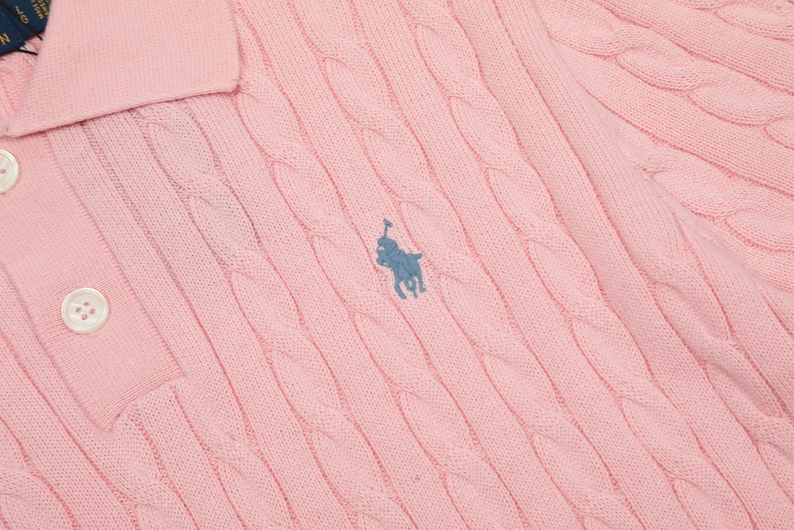 🅿️176 "Top quality" Style number: DS022# (not off the shelves all year round) [Ralph Lauren POLO lapel solid color pony embroidered logo knitted short sleeves] ✅Ralph Lauren Ralph Lauren classic basic versatile all-season cardigan knitted short sleeves ✅Main supplier platform live broadcast Wholesale entities Replenish when out of stock Not off the shelves ✅ZP quality 1:1 version Scan the code to enter the GF website Counter quality ✅Details and quality are the only one in Guangzhou. Imported quality cotton yarn focuses on high-end and cost-effective. Needless to say good quality. ✅The version is restored to the original order. The maximum size can be worn up to 160 pounds. Loose, comfortable and stress-free.